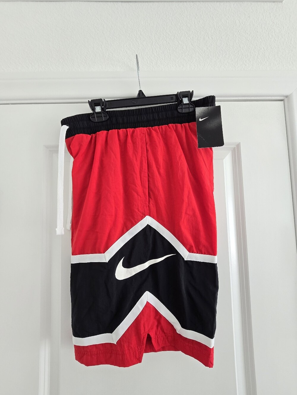 Brand New Nike Swoosh Athletic Sport Red & Black Woven Shorts Men's Size Medium